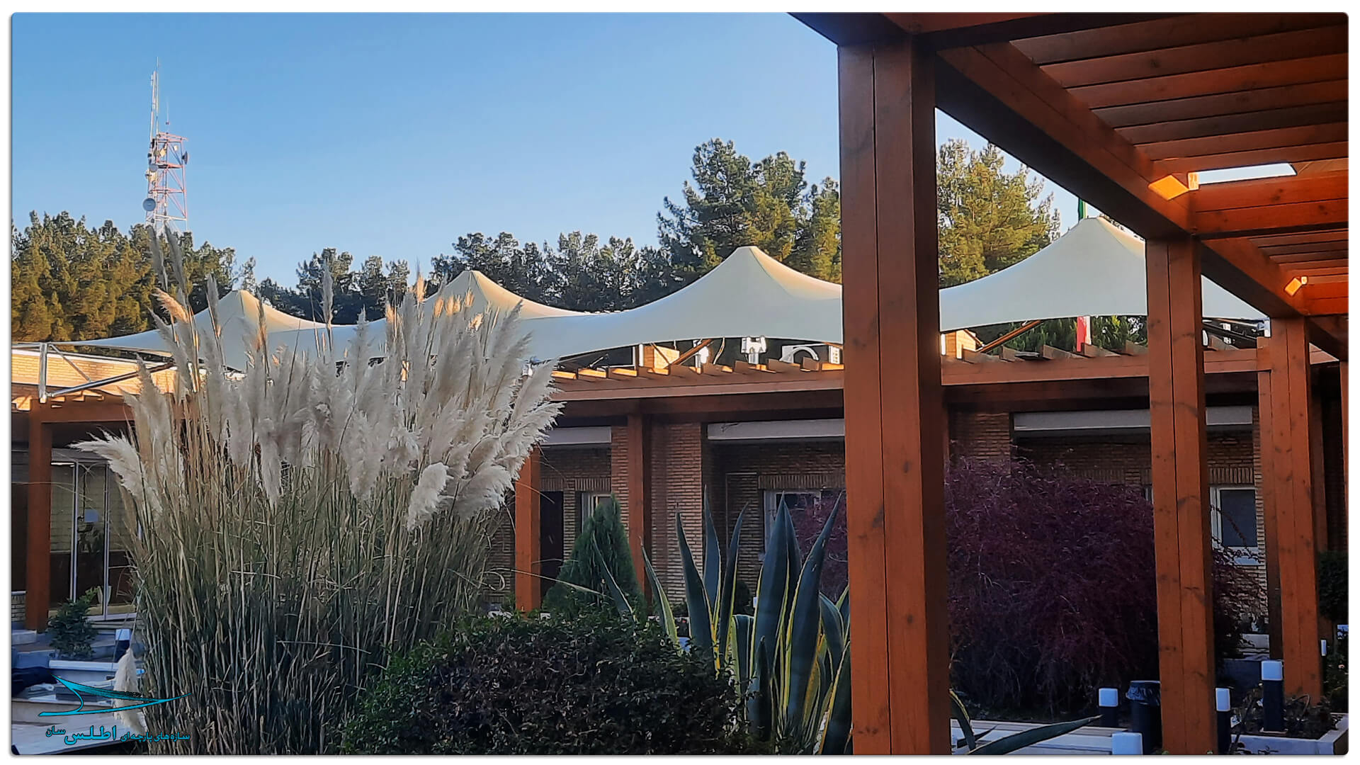 سازه پارچه ای مهمانسرای گل گهر سیرجان | سازه پارچه ای اطلس سان